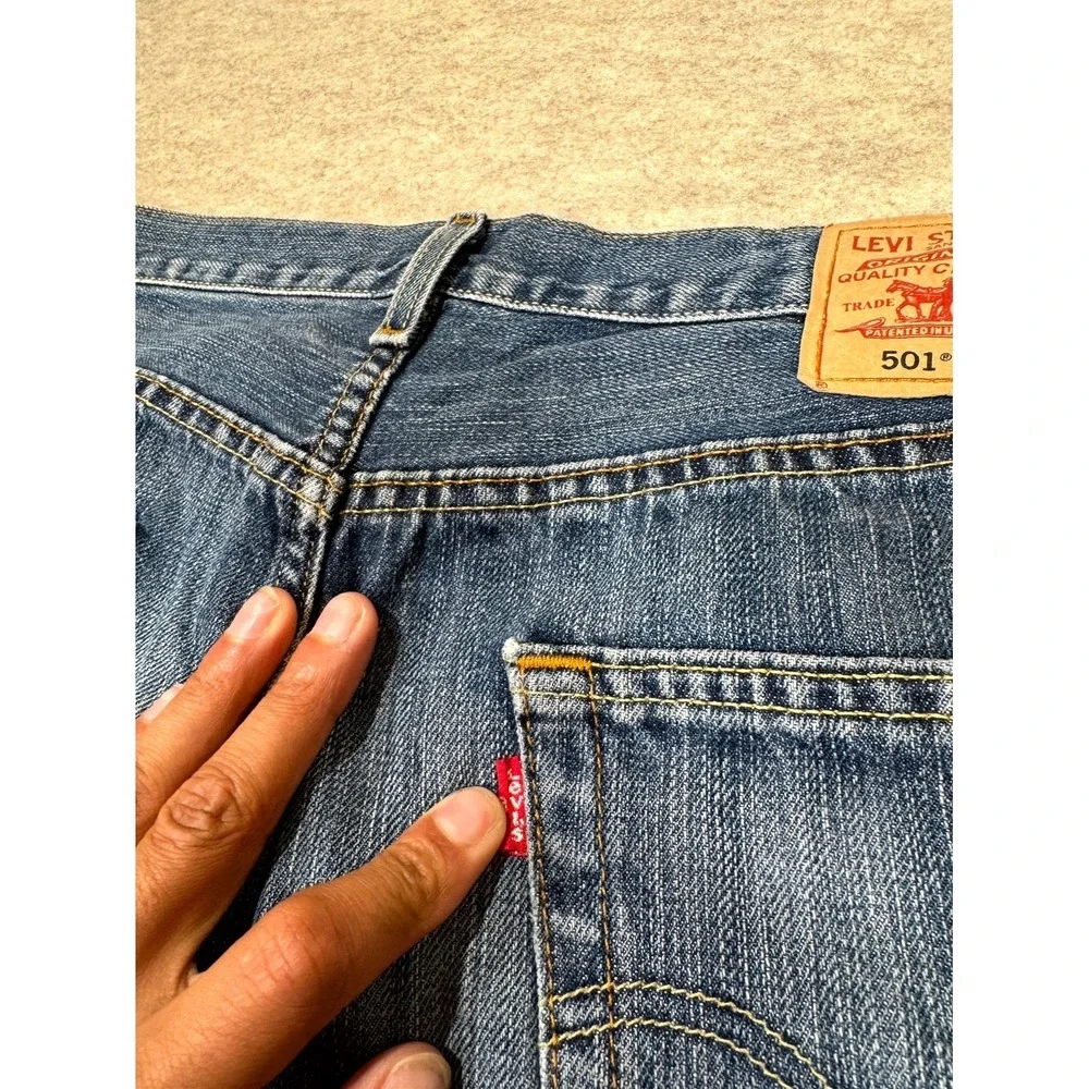 Levis 501‎ Straight Fit Jeans Mens 36x32 Blue Whiskering Denim Cotton Button Fly